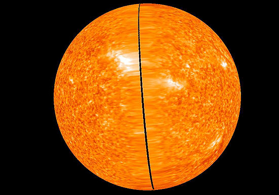 Imagem frente e verso do Sol tirada por sondas solares da Nasa; "rachadura" equivale à junção das fotos