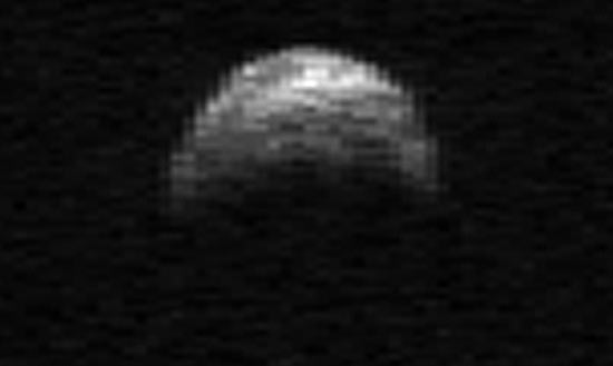 Imagem de radar do asteroide 2005 YU55, que vai se aproximar da Terra na data provável de 8 de novembro
