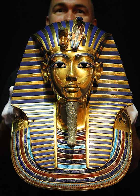 Máscara da morte feita em ouro integra coleção sobre o Egito Antigo que estará exposta a partir do dia 20
