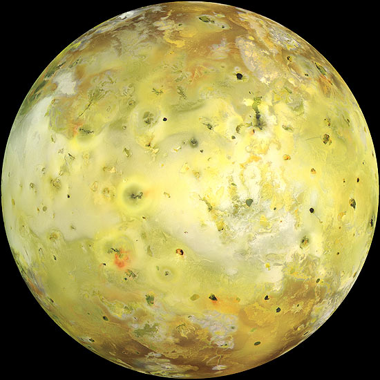 Lua Io de Júpiter, onde pesquisadores da agência espacial dos EUA encontraram erupções vulcânicas de magma