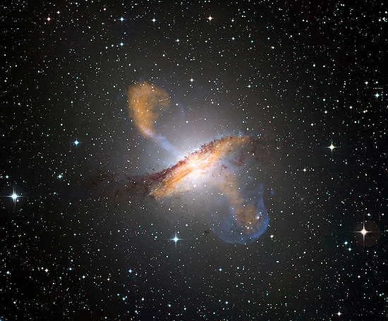 Imagem do buraco negro foi obtida com radiotelescópios distribuídos em pontos da África do Sul, Chile e Antártida