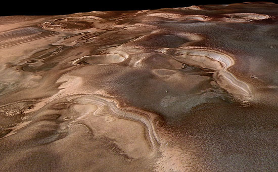 Foto tirada da superfície da região polar de Marte em janeiro deste ano, equivalente à primavera marciana