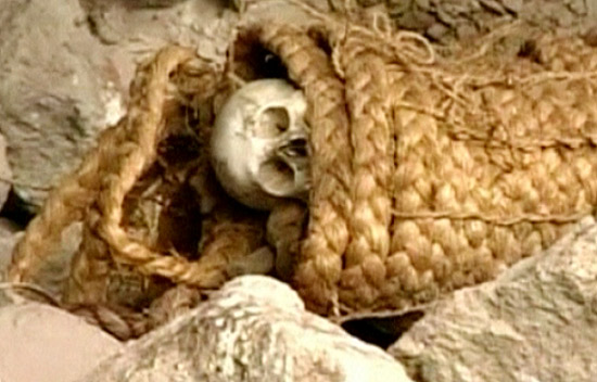 Arqueólogos peruanos começaram a catalogar 370 tumbas incas encontradas nos Andes