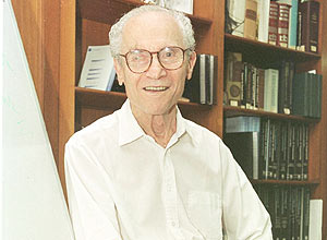 O químico naturalizado brasileiro Otto Richard Gottlieb, que morreu no último dia 19, foi indicado três vezes ao Nobel