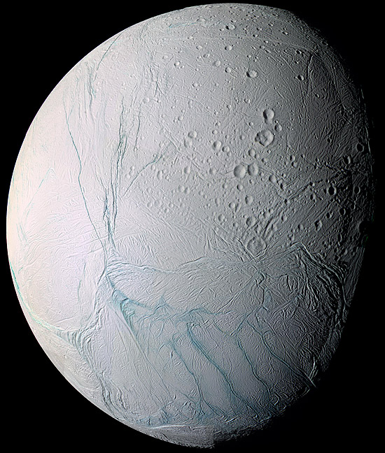 Análise indica que pode haver reservatório de água salgada em lua de Saturno