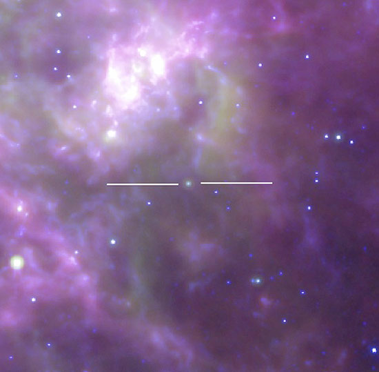 Linhas indicam a supernova 1987A; a poeira cósmica expelida poderia formar 200 mil Terras
