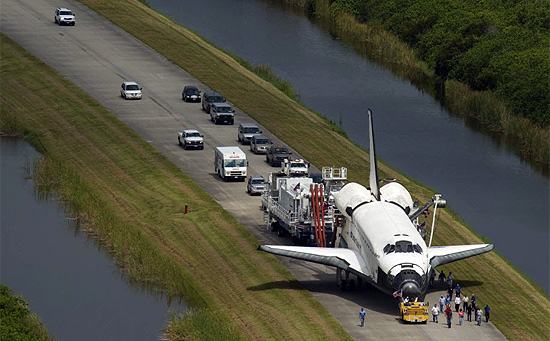 Atlantis volta ao hangar do Centro Espacial Kennedy; a nave ser exibida em museu depois da aposentadoria