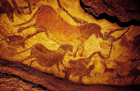 Cavalos selvagens e bois domsticos pintados na caverna de Lascaux, ao sul da Frana; veja galeria de fotos