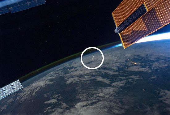 Foto de meteoro tirada pelo astronauta Ron Garan, que se encontra na ISS; fenômento também foi visto da Terra