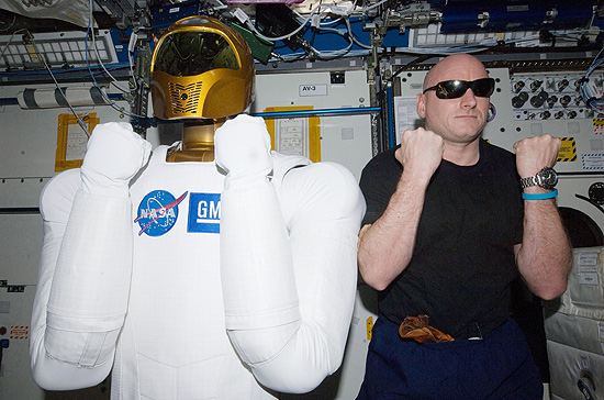 Robonauta 2 é o primeiro humanoide enviado ao espaço pela Nasa; próximo teste será de movimentos mecânicos