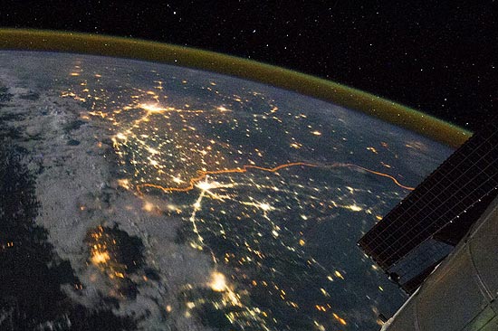 Foto tirada por astronauta em 21 de agosto, divulgada recentemente, mostra fronteira Índia-Paquistão (em laranja)