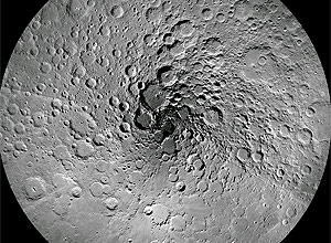 Nasa divulga imagem do polo Norte lunar; montagem foi feita com 983 fotos