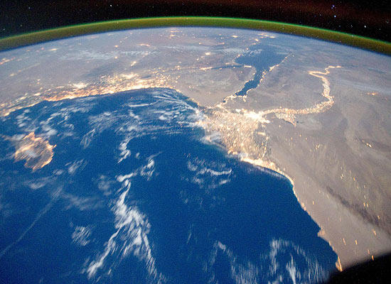 Foto tirada por astronautas da ISS, divulgada pela Nasa, mostra área do mar Mediterrâneo e delta do rio Nilo