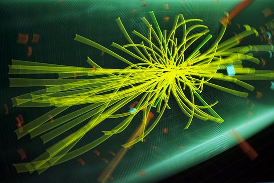 Grfico mostra como so os traos da coliso de partculas no CMS, um dos experimentos do acelerador LHC; esses traos deram a pista sobre o bson de Higgs