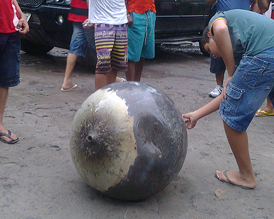 A esfera caiu no município de Anapurus, no interior do Maranhão, que tem cerca de 13 mil habitantes