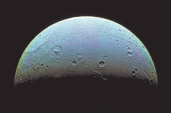 A descoberta feita pela Cassini indica que oxigênio é comum no sistema de luas de Saturno