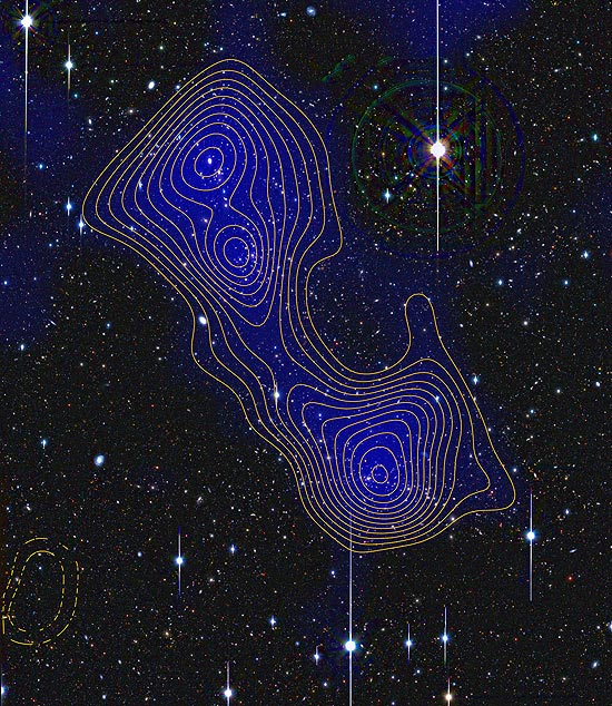 Aglomerados de galxias Abell 222 e Abell 223 conectados por filamento de matria escura