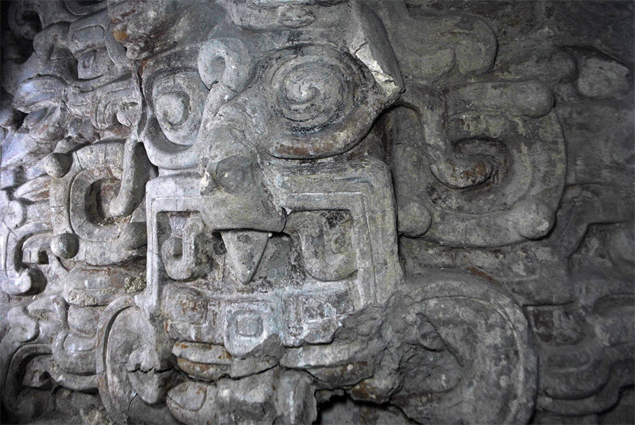 Templo do Sol Noturno encontrado no stio arqueolgico El Zotz, na Guatemala