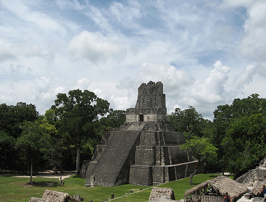 Templo no reino de Tikal, um dos mais importantes do perí­odo clássico da civilização maia