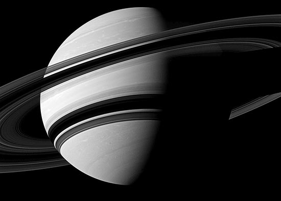Imagem divulgada pela Nasa mostra os anéis de Saturno