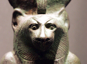 Uma das representações egípcias da deusa-felina Bastet 