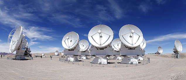 Parte das 66 antenas que compem o radiotelescpio Alma, no deserto do Atacama, a 5.000 m de altitude, no Chile