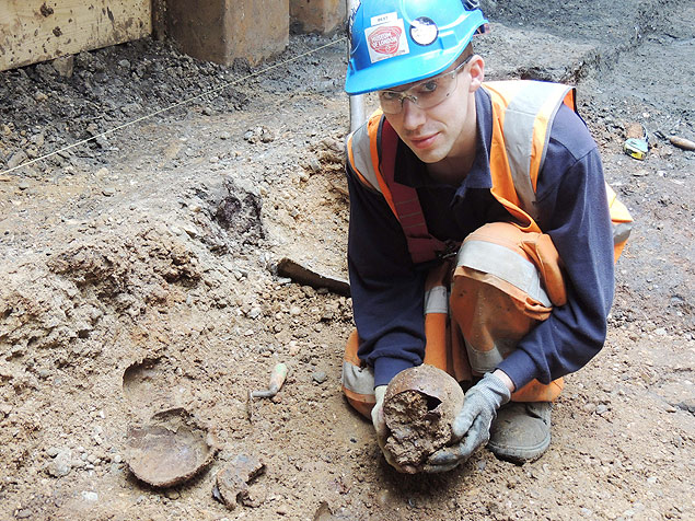 Um dos vinte crânios romanos que foram encontrados em Londres durante os trabalhos de uma linha de transporte subterrânea