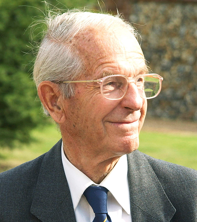 Fred Sanger, pesquisador duas vezes vencedor do Nobel, que morreu aos 95 anos