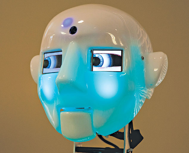 O RoboThespian, fabricado pela Engineered Arts Limited para interagir com humanos em ambientes pblicos