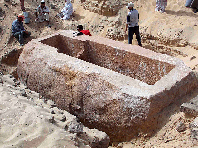 Câmara do sarcófago do faraó Sobekhotep, no Egito