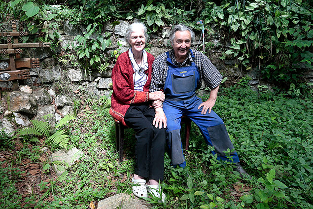 Eugenio e Kirsten Follman, em sua propiedade em Mairiporã