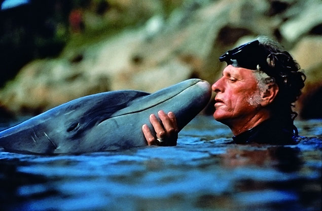 Ric O'Barry no Brasil com "Flipper", golfinho que ele reabilitou e devolveu  natureza na dcada de 1990