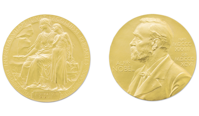 Os dois lados da medalha de John Watson, leiloada na ltima semana pela casa especializada Christie's.