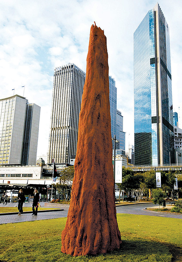 Escultura de sete metros representa cupinzeiro em Sydney, capital da Austrália