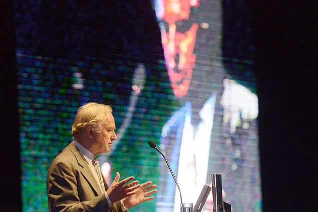 O bilogo Richard Dawkins em palestra no Fronteiras do Pensamento em Porto Alegre, na segunda 