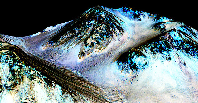 Imagem divulgada pela Nasa que mostra correntes de gua na superfcie de Marte