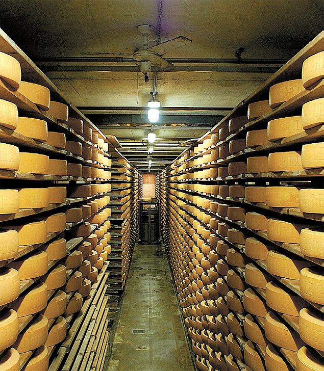 Produo de queijos em Gruyres, no interior da Sua