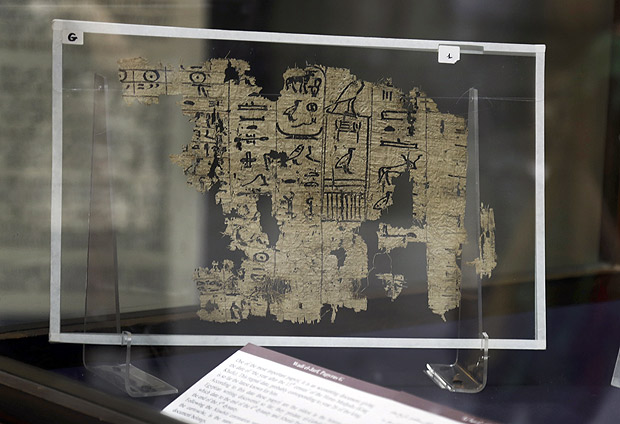 "Papiro em exposio no Museu Egpcio do Cairo" 