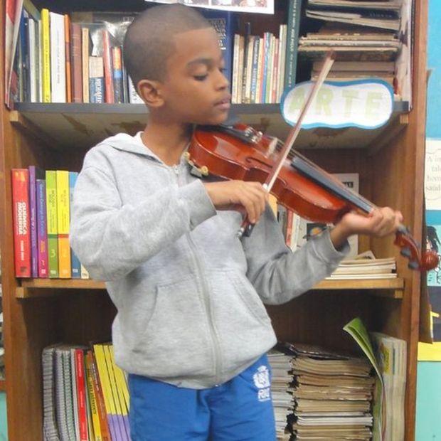 João Gabriel do Nascimento toca 'Águas de Março' no violino
