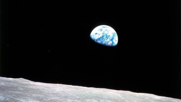 Em 1968, os astronautas da Apollo 8 fizeram a primeira foto do nosso planeta visto da Lua, batizado de "Nascer da Terra"