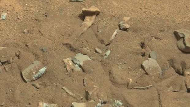 O Curiosity fez registros de rochas marcianas com formatos intrigantes, que os cientistas atribuem a eroso