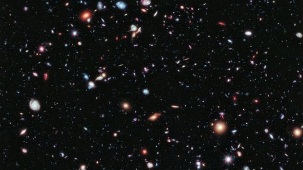 O telescpio Hubble fez esta imagem, batizada de HDF, que pela primeira vez mostrou que o espao profundo  rico em galxias e nebulosas