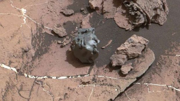 Em outubro do ano passado, o Curiosity encontrou este meteorito na mesma regio de Marte