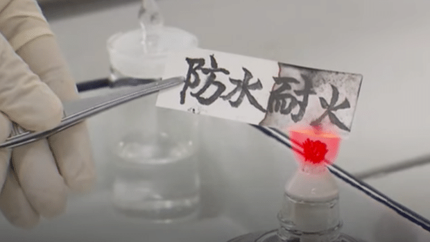 Pesquisadores chineses desenvolvem papel resistente a gua e fogo