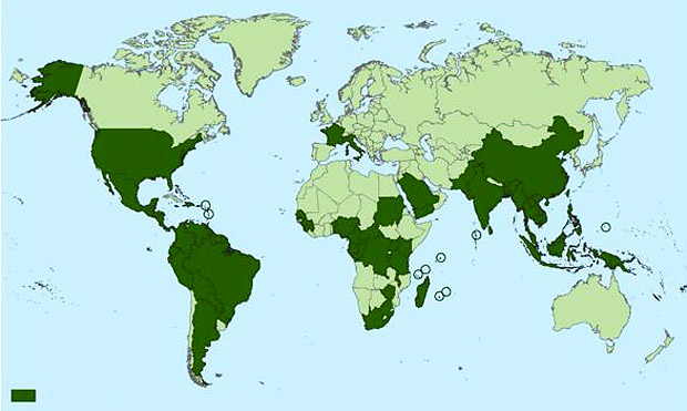 Pases e territrios onde casos de chikungunya foram reportados (em verde escuro) 