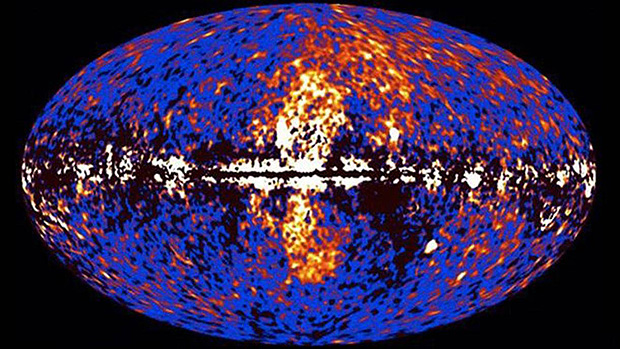 As bolhas de Fermi (no centro da imagem) se formaram a partir do gs emanado do buraco negro
