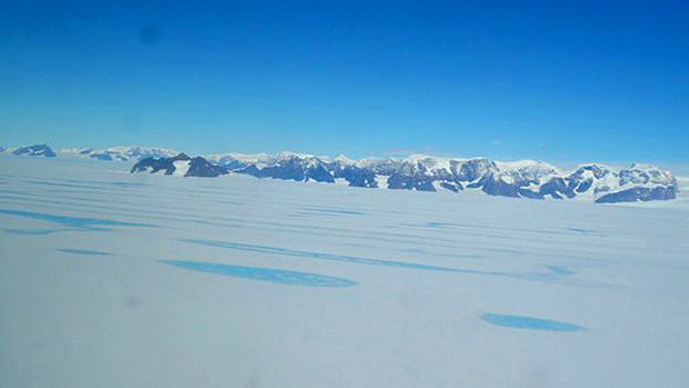Bloco de gelo que ameaa se desprender tem 5 mil km (o equivalente a 500 mil campos de futebol)