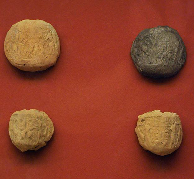 Estas 'bullas', descobertas no Iraque, registram transaes da agricultura no 8 milnio a.C. 