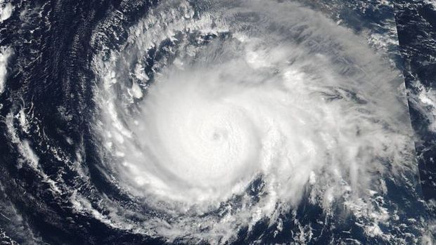 Furaco Irma se aproxima de cinturo de ilhas  direita de Cuba, Haiti e Porto Rico no Mar do Caribe