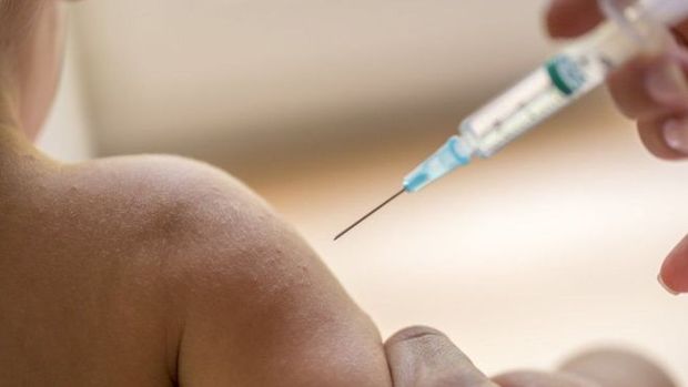 Crianas precisam tomar uma srie de doses de vacina logo nos primeiros meses e anos de vida